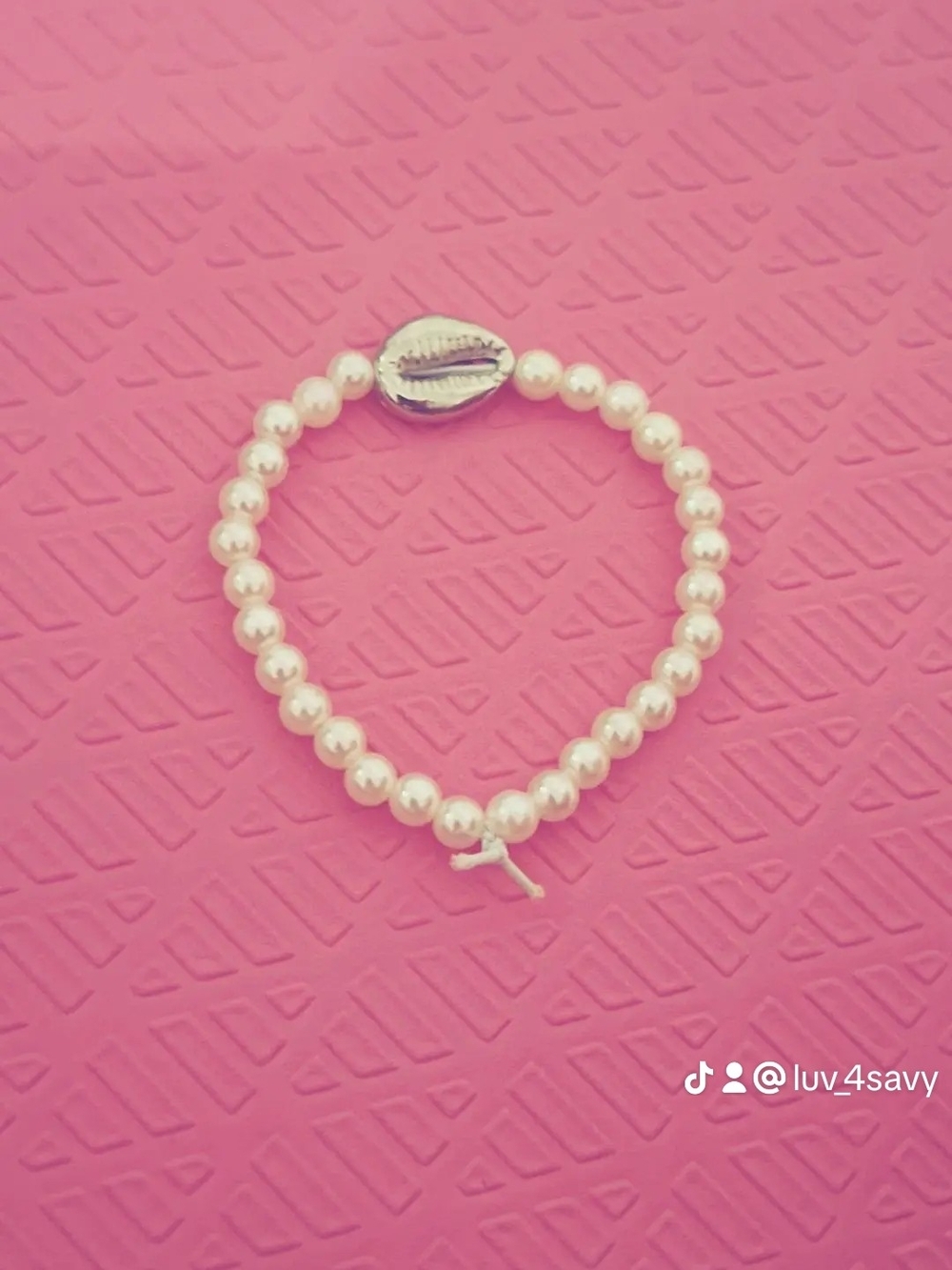 Pearl Bead Bracelet with Shell Accent - White